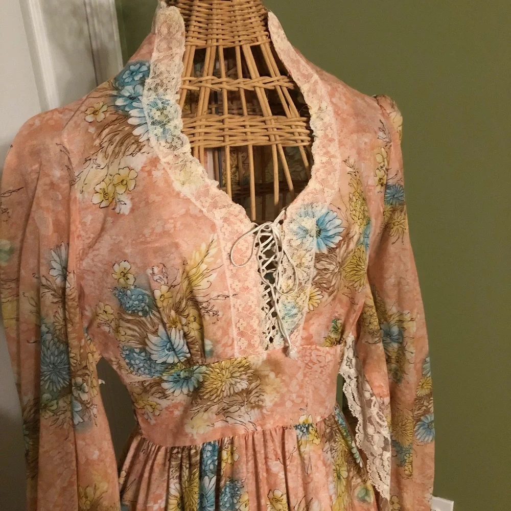Vintage 70s gunne sax style floral maxi dress with bishop sleeves - Picture 2 of 13